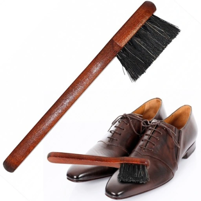 Coccinè Brush for wax - дървена четка с дръжка за нанасяне на боя, с конски косъм