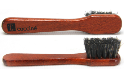 Coccinè Brush for wax - дървена четка с дръжка за нанасяне на боя, с конски косъм